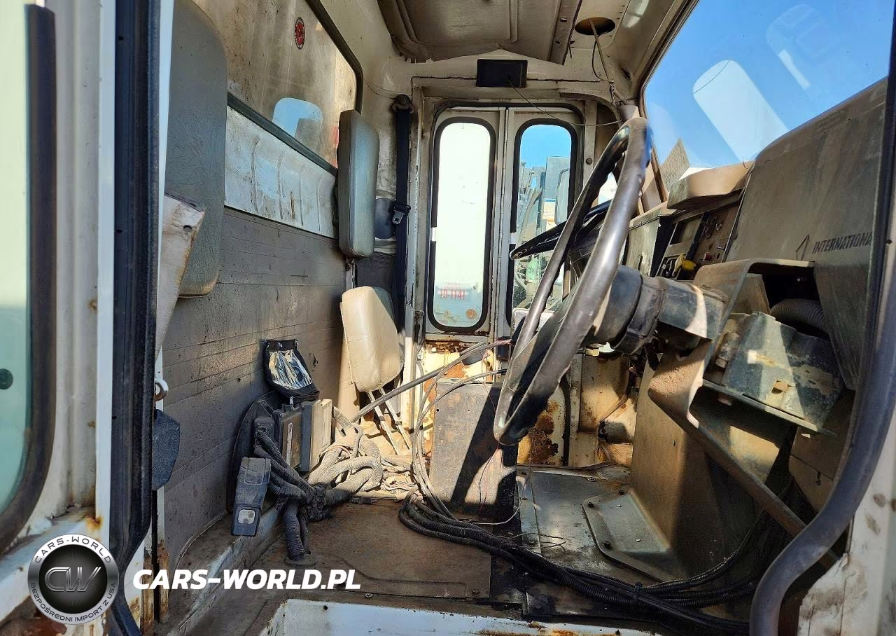 1998 International 4900 Refuse Truck VIN:1HTSDAAR3WH498532 - 10