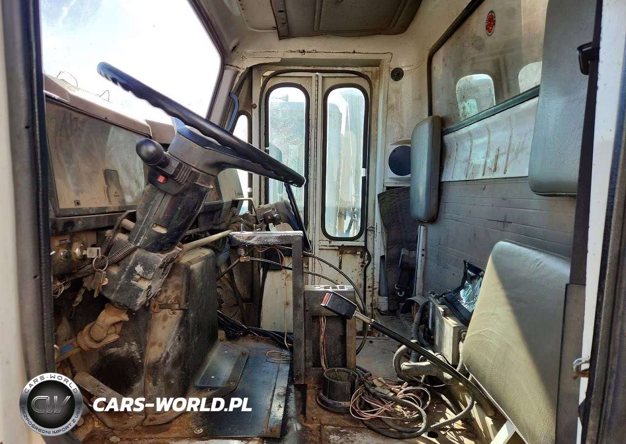1998 International 4900 Refuse Truck VIN:1HTSDAAR3WH498532 - 7