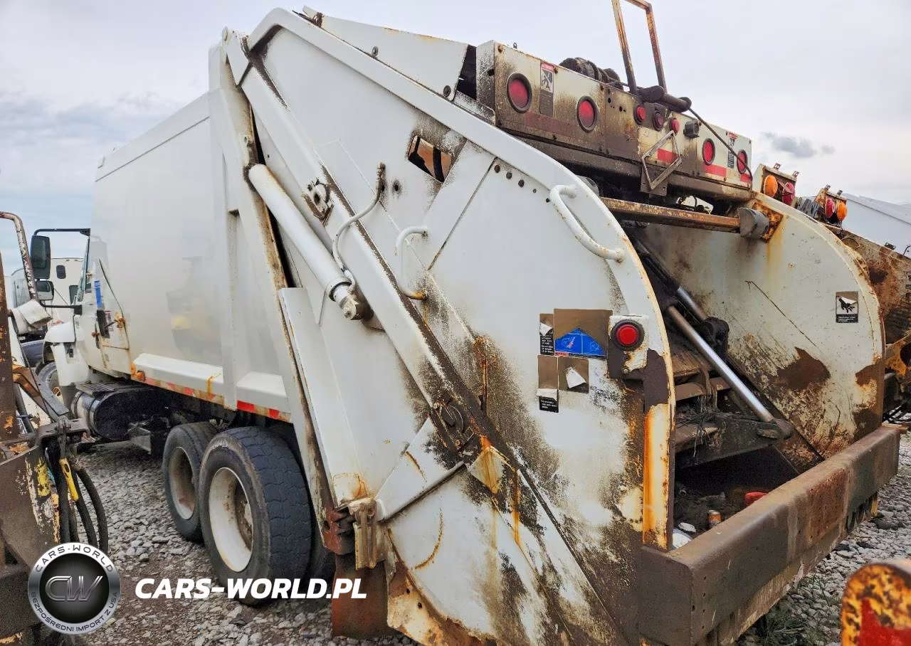 2006 International 7400 Refuse Truck VIN:1HTWCAZR66J333026 - 3