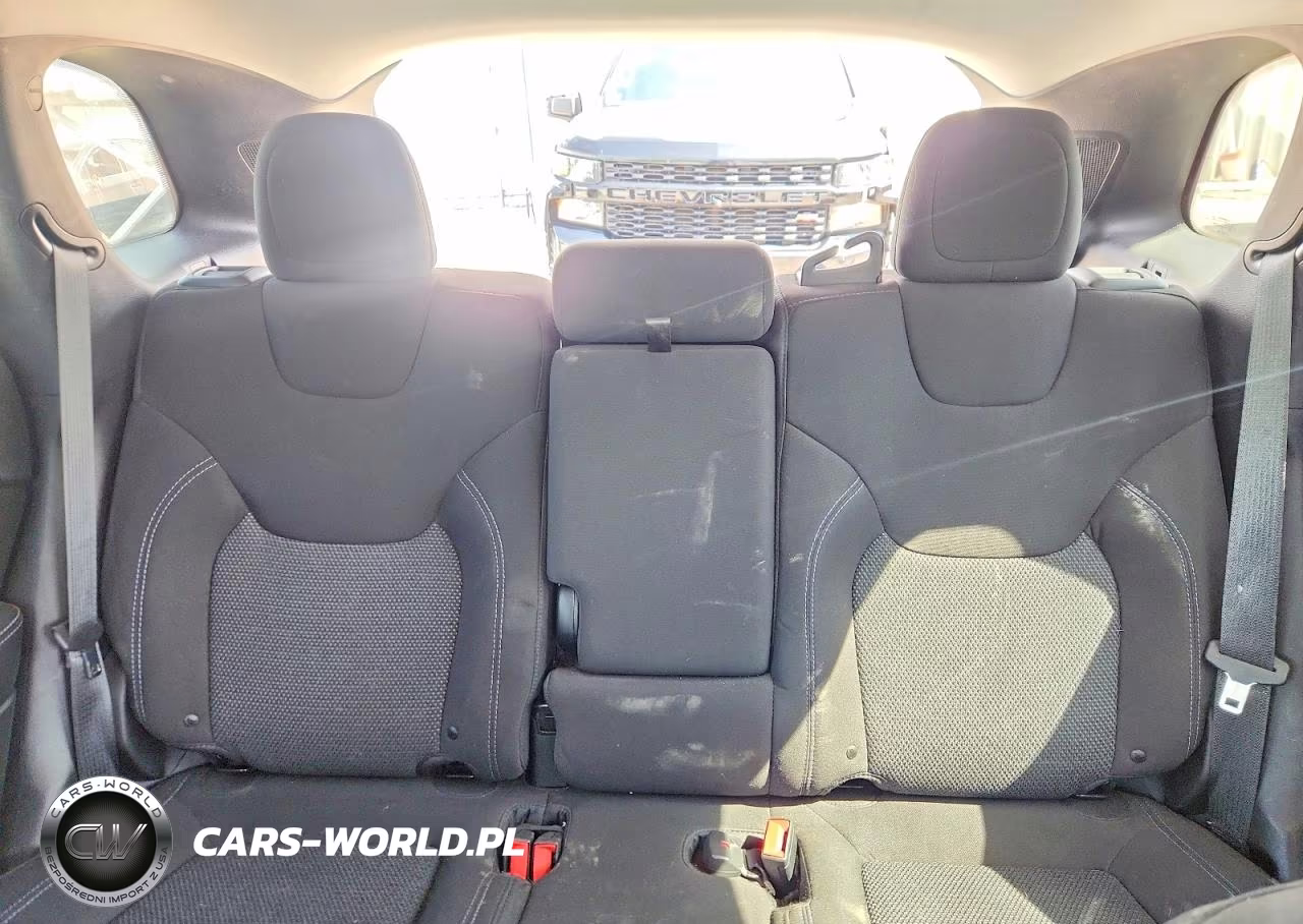 2019 Jeep Cherokee Latitude VIN:1C4PJMCB8KD452192 - 10