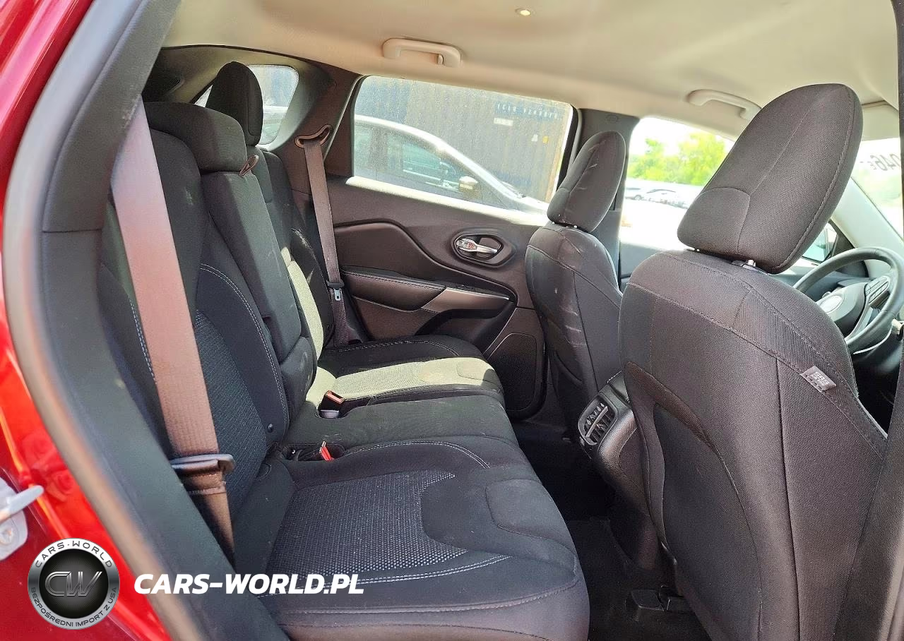 2019 Jeep Cherokee Latitude VIN:1C4PJMCB8KD452192 - 11