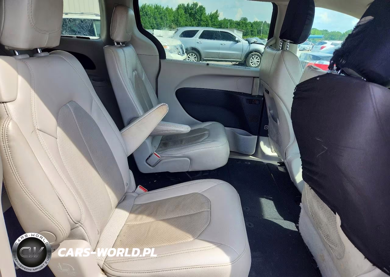 2021 Chrysler Pacifica Touring L VIN:2C4RC1BG4MR574756 - 11