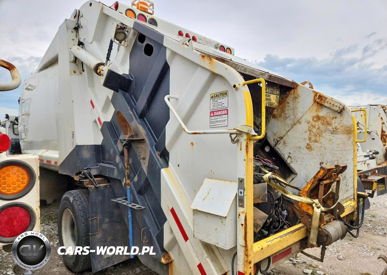2006 Crane Carrier Low Entry Refuse Truck VIN:1CYCCK4866T047636 - 3