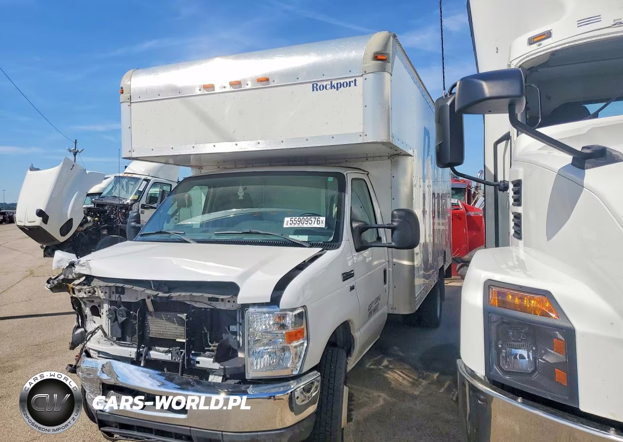 2014 Ford Econoline E350 Super Duty Cutaway Van