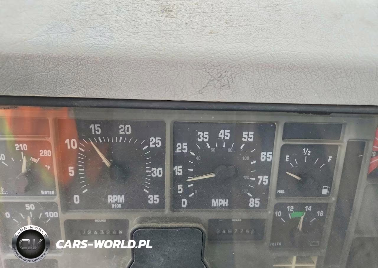 2001 International 4900 Refuse Truck VIN:1HTSDAAN01H293935 - 8