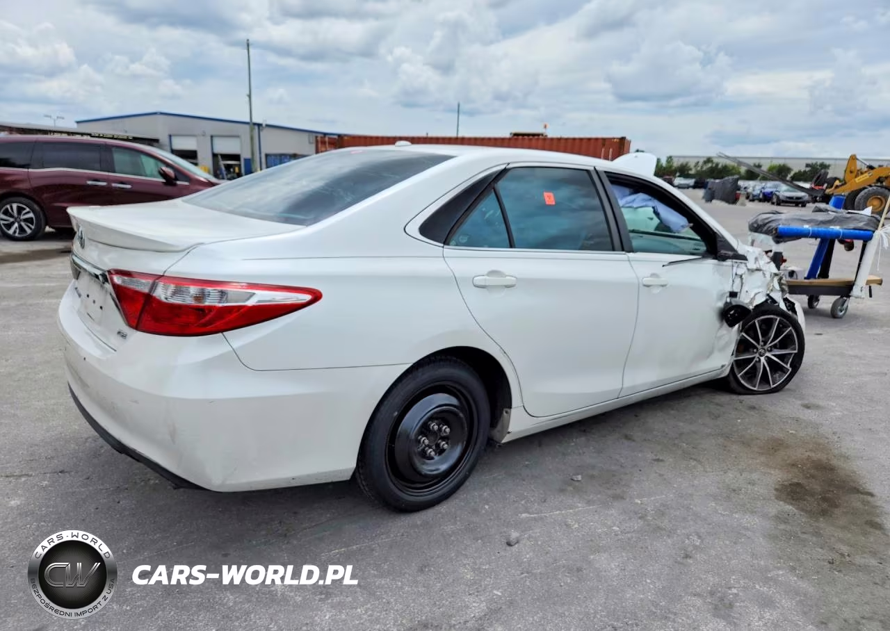 2016 Toyota Camry Xse VIN:4T1BF1FK9GU243519 - 3