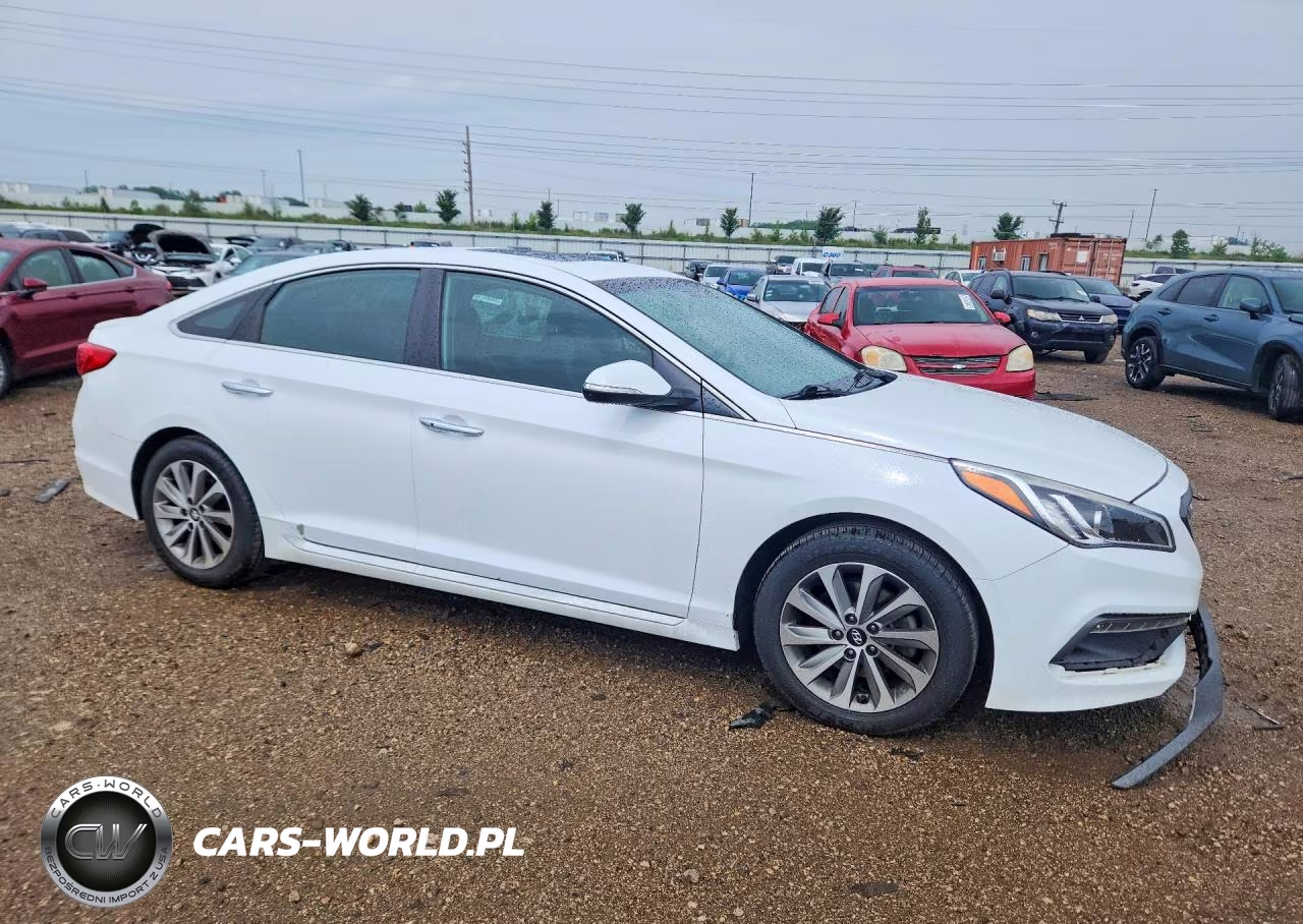 2016 Hyundai Sonata Sport VIN:5NPE34AF9GH313973 - 4