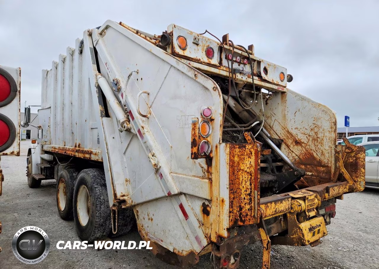 1999 Freightliner Fl70 Refuse Truck VIN:1FV6HJBA7XHA84562 - 3