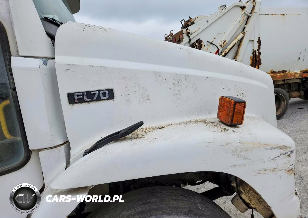1999 Freightliner Fl70 Refuse Truck VIN:1FV6HJBA7XHA84562 - 9