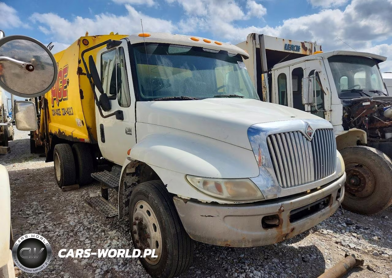 2002 International 4300 Refuse Truck