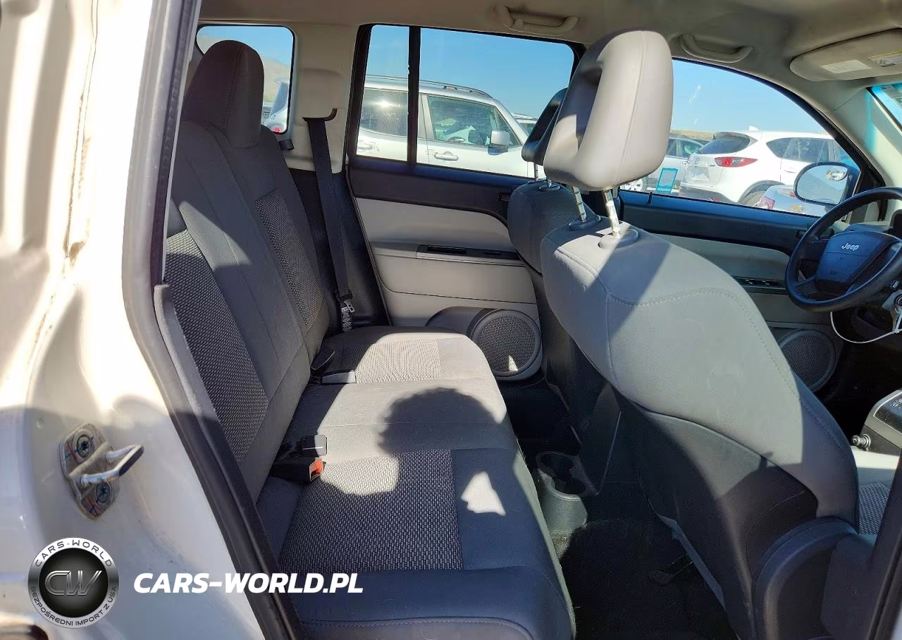 2007 Jeep Compass VIN:1J8FF47W27D427993 - 10