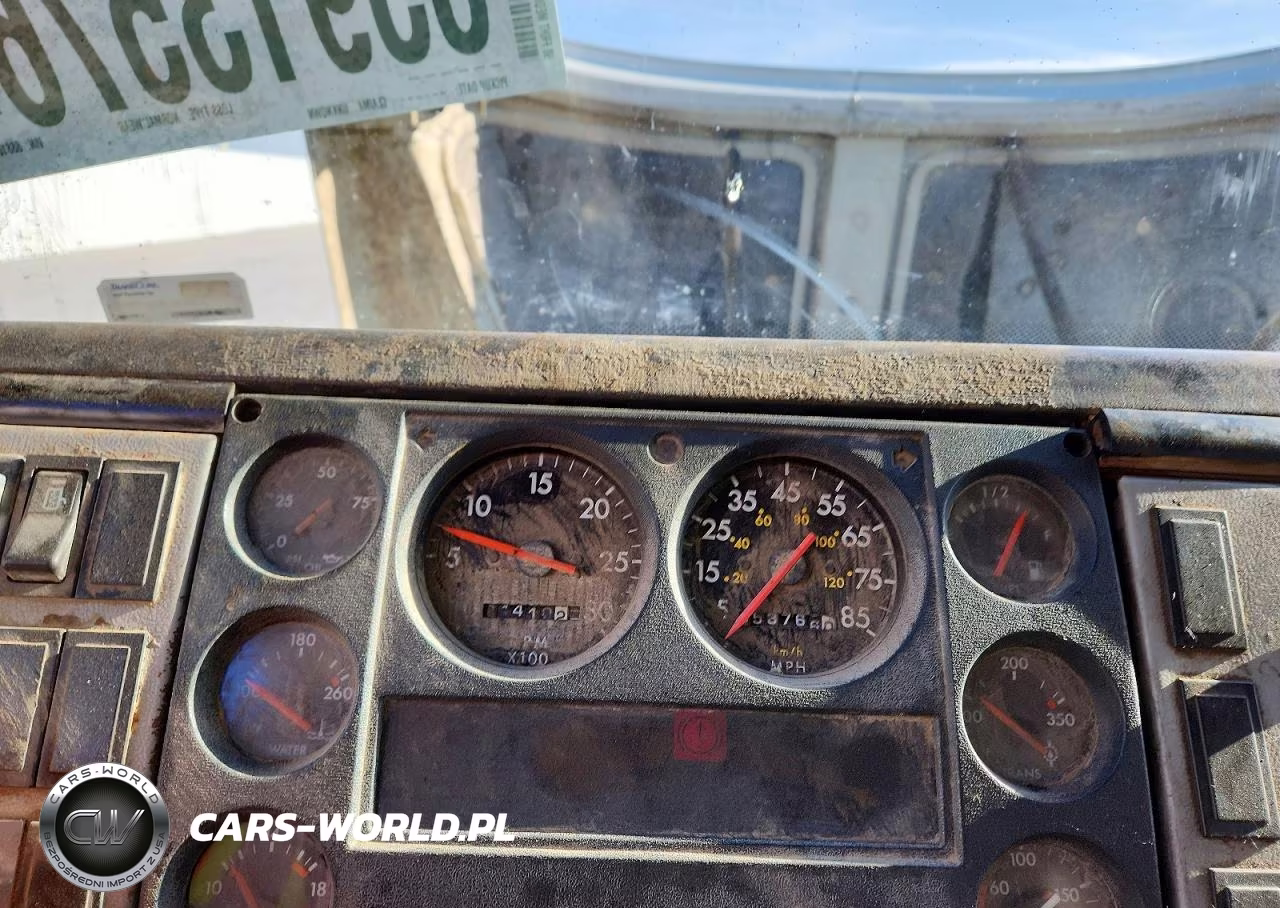 1998 Freightliner Fl70 Refuse Truck VIN:1FV6HLBB9WH888104 - 9