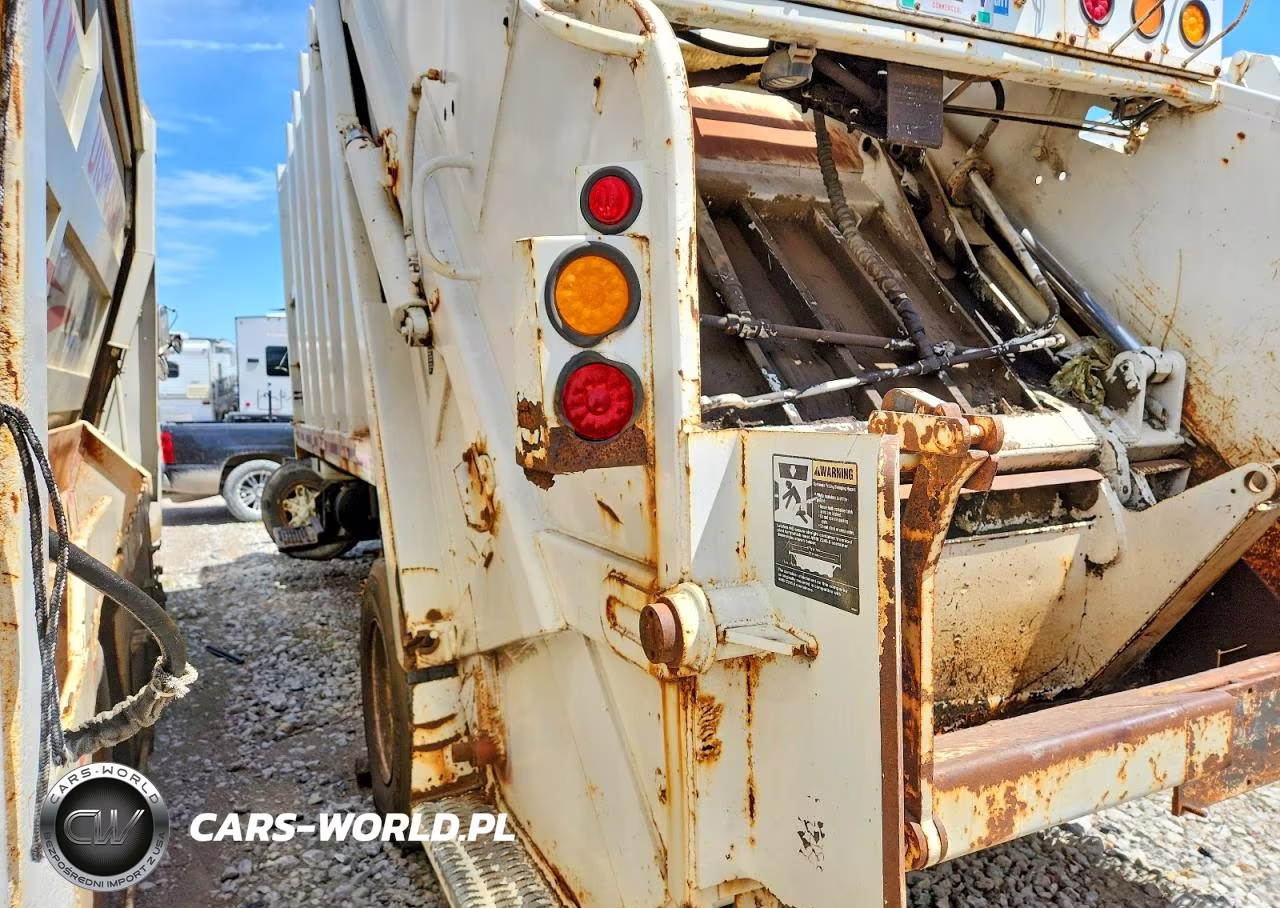 1998 International 4900 Refuse Truck VIN:1HTSHAAR4WH533356 - 3