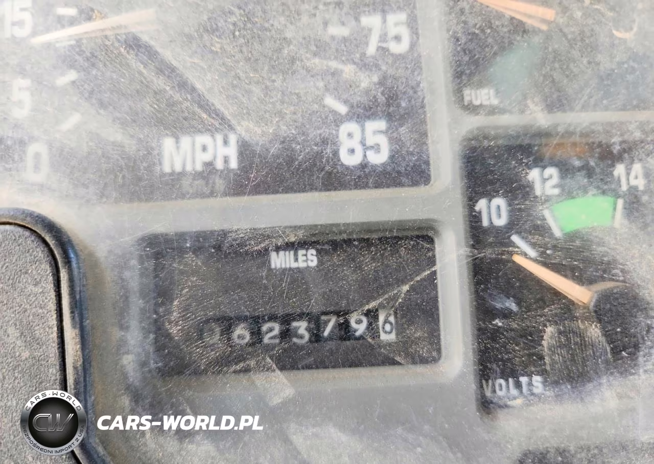 1998 International 4900 Refuse Truck VIN:1HTSHAAR4WH533356 - 8