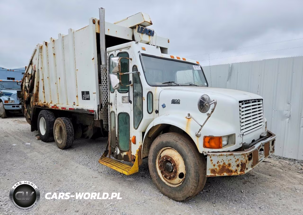 2000 International 4900 Refuse Truck