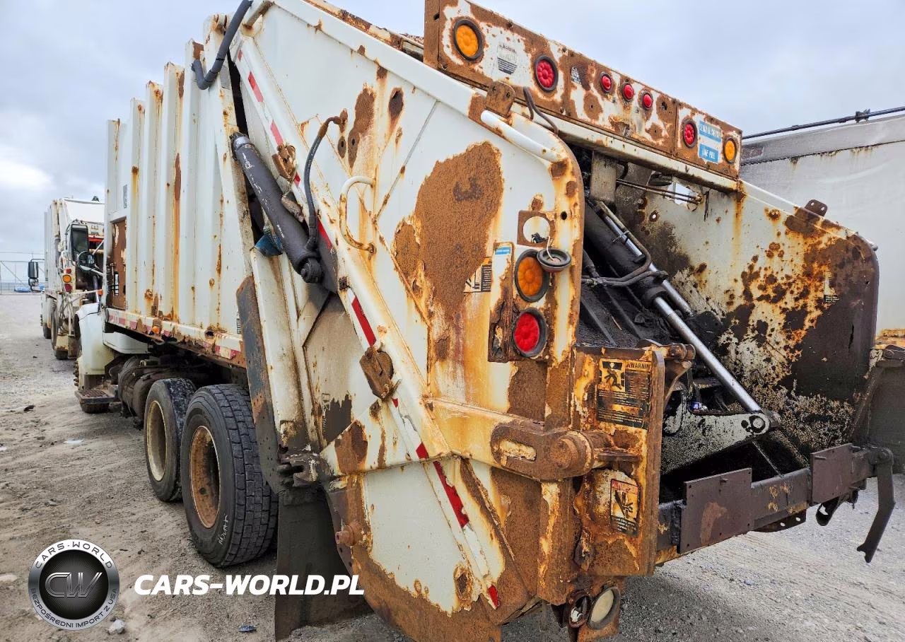 2000 International 4900 Refuse Truck VIN:1HTSDAAR3YH230387 - 3