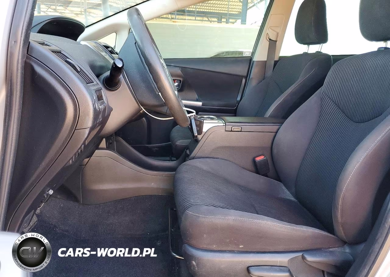 2017 Toyota Prius V Two VIN:JTDZN3EU8HJ071359 - 7