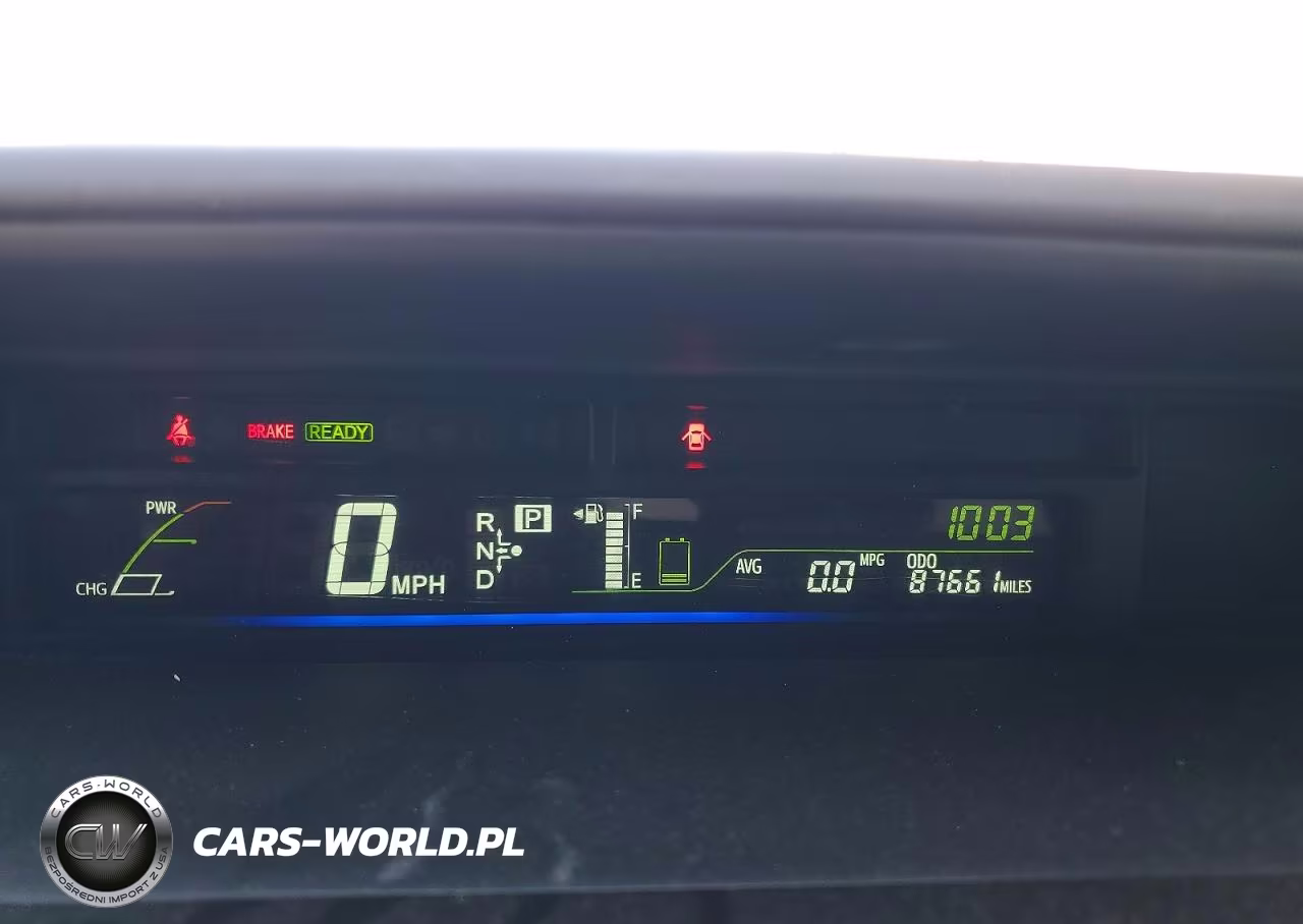 2017 Toyota Prius V Two VIN:JTDZN3EU8HJ071359 - 9
