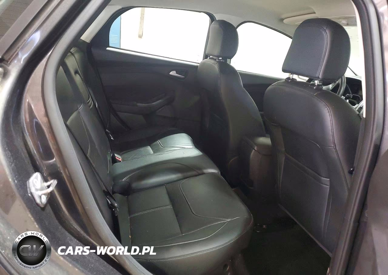 2016 Ford Focus Se VIN:1FADP3K28GL299572 - 10