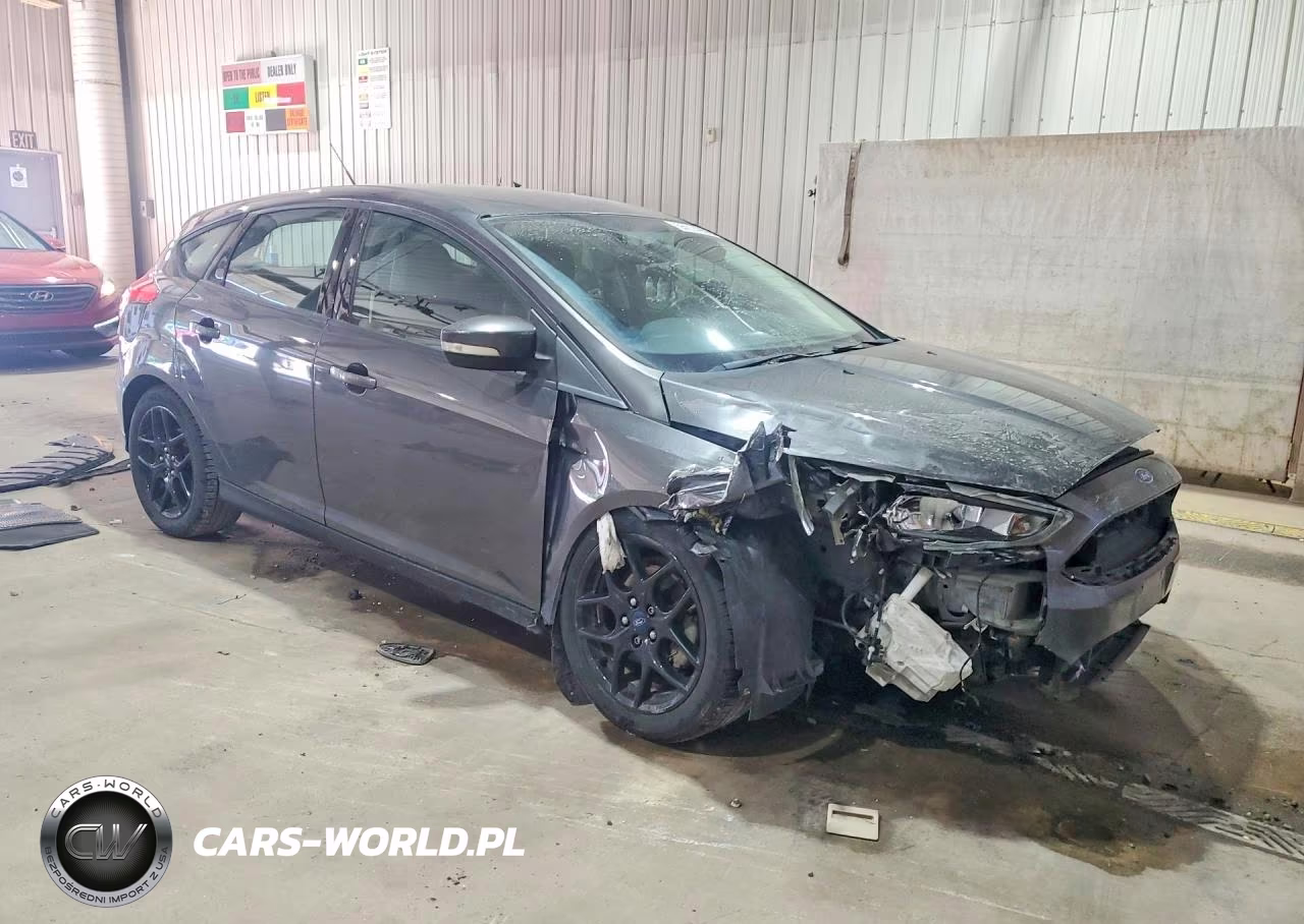 2016 Ford Focus Se VIN:1FADP3K28GL299572 - 4