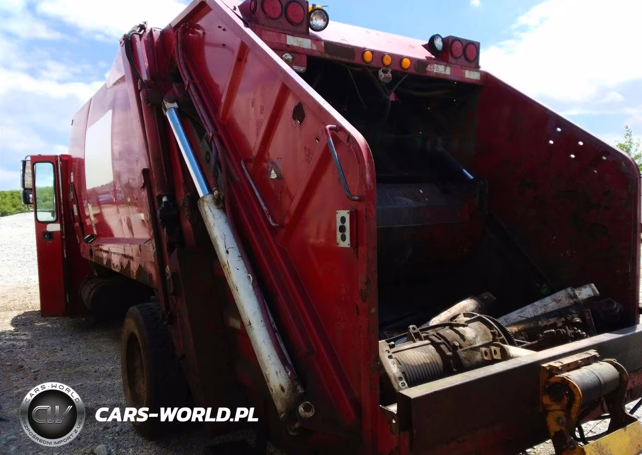 2005 International 7400 Refuse Truck VIN:1HTWCAAR25J039164 - 3