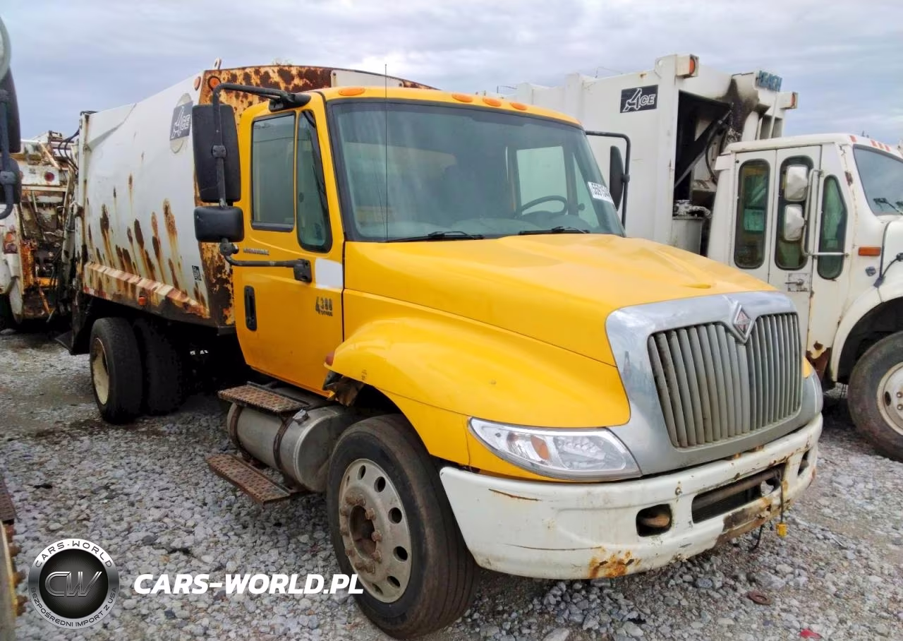 2005 International 4300 Refuse Truck