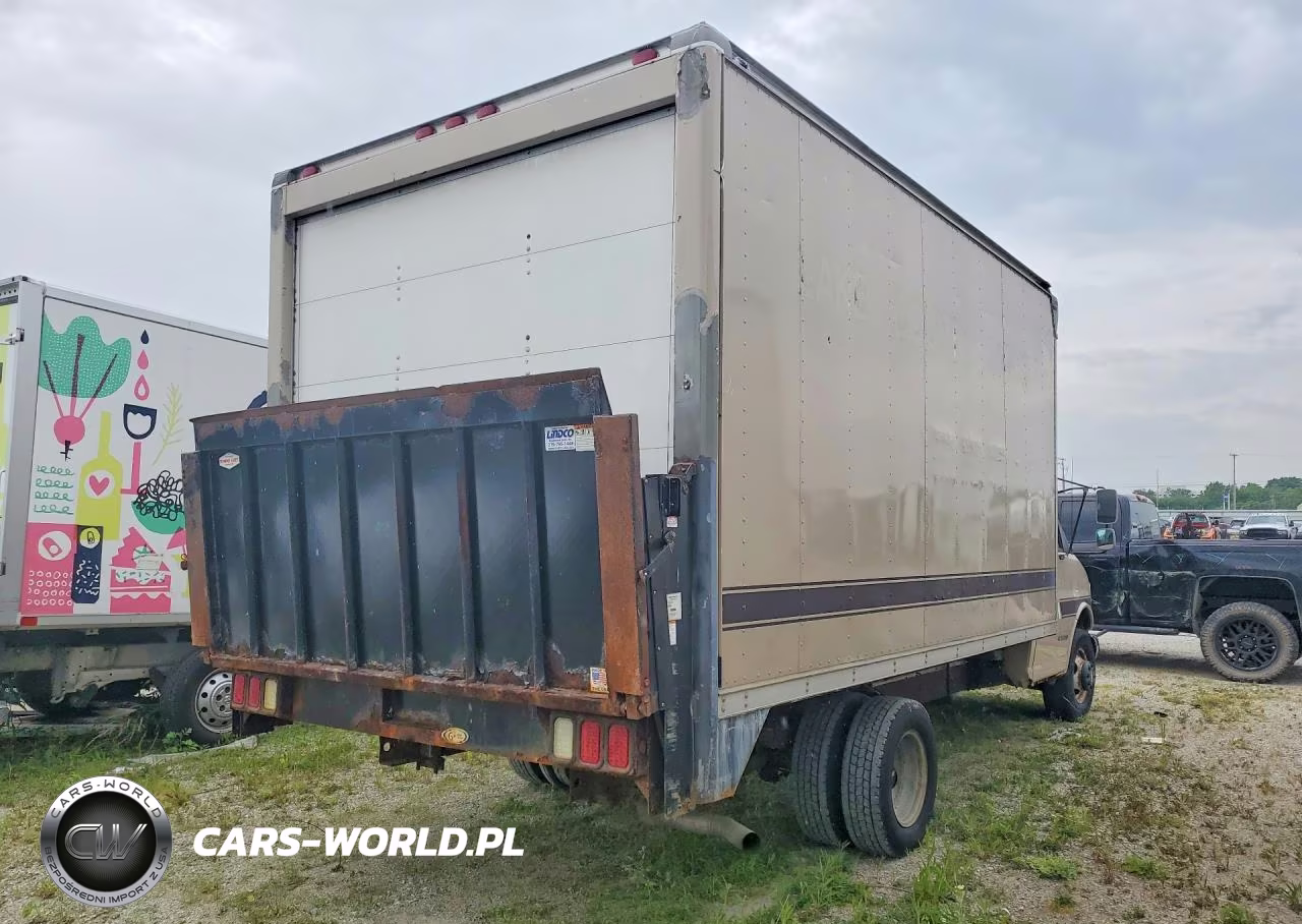 2001 Chevrolet Express Cutaway G3500 VIN:1GBJG31R811106632 - 3