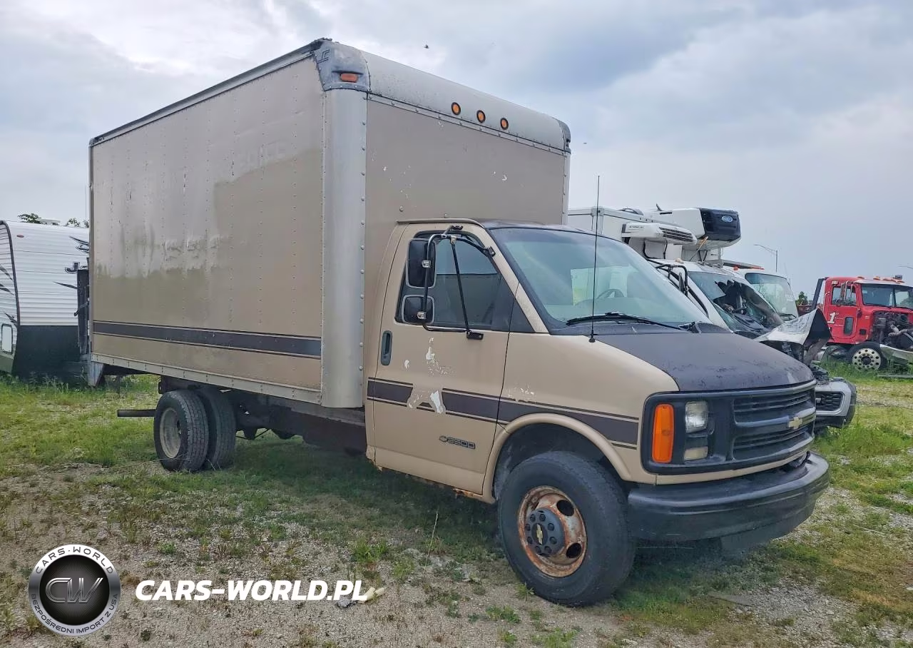 2001 Chevrolet Express Cutaway G3500 VIN:1GBJG31R811106632 - 4