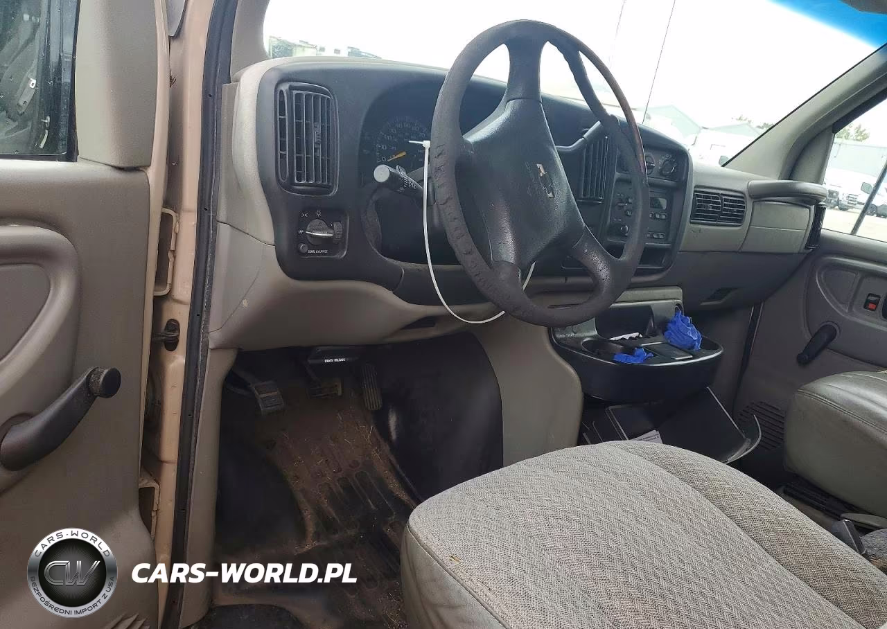 2001 Chevrolet Express Cutaway G3500 VIN:1GBJG31R811106632 - 8