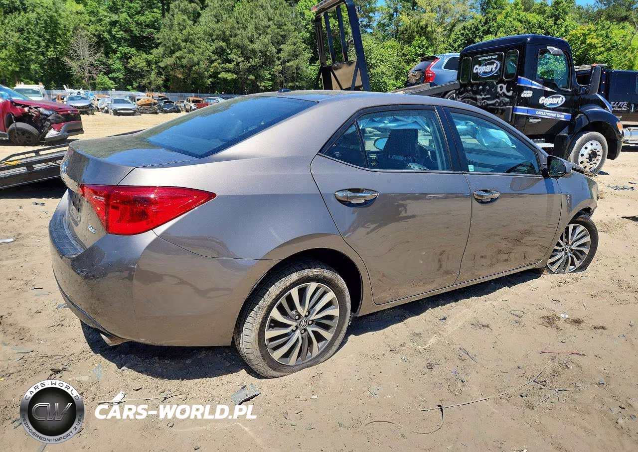 2019 Toyota Corolla Xle VIN:2T1BURHE0KC179053 - 3