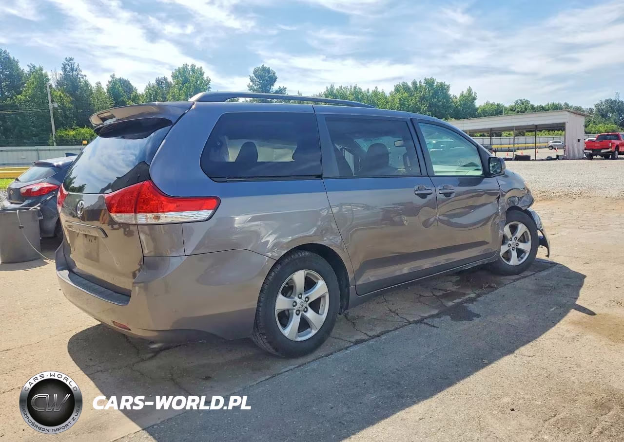 2014 Toyota Sienna Le VIN:5TDKK3DC7ES501562 - 3
