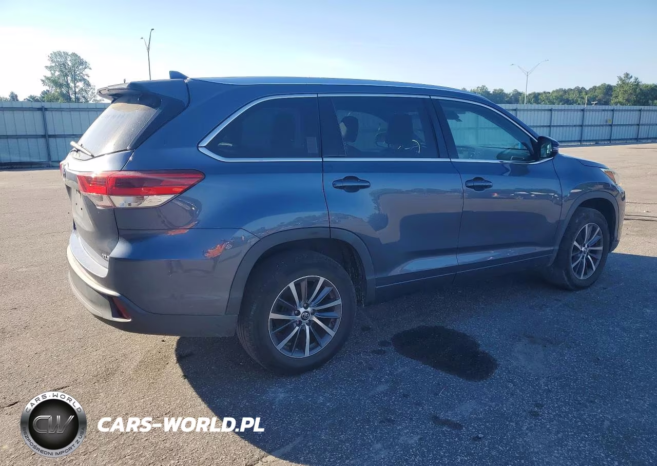 2018 Toyota Highlander Xle VIN:5TDKZRFH7JS280711 - 3