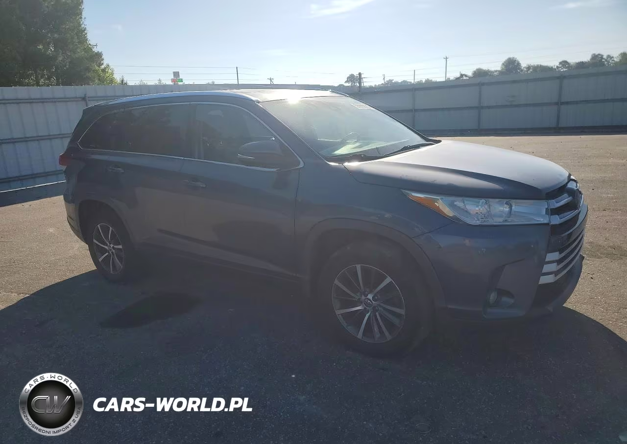 2018 Toyota Highlander Xle VIN:5TDKZRFH7JS280711 - 4