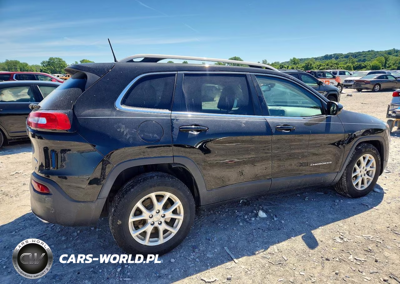 2017 Jeep Cherokee Latitude VIN:1C4PJMCS3HW600049 - 3