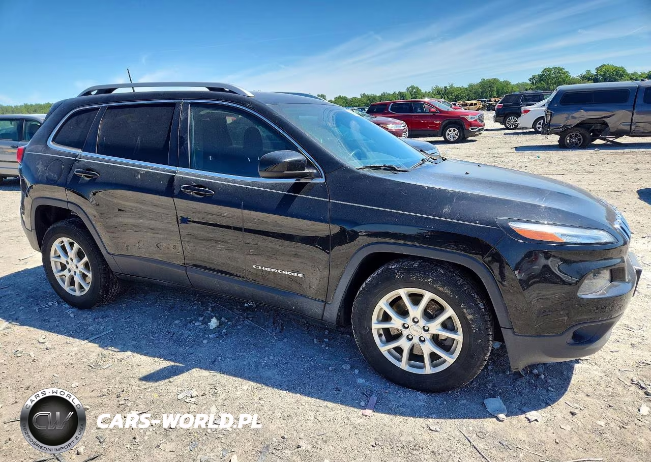2017 Jeep Cherokee Latitude VIN:1C4PJMCS3HW600049 - 4
