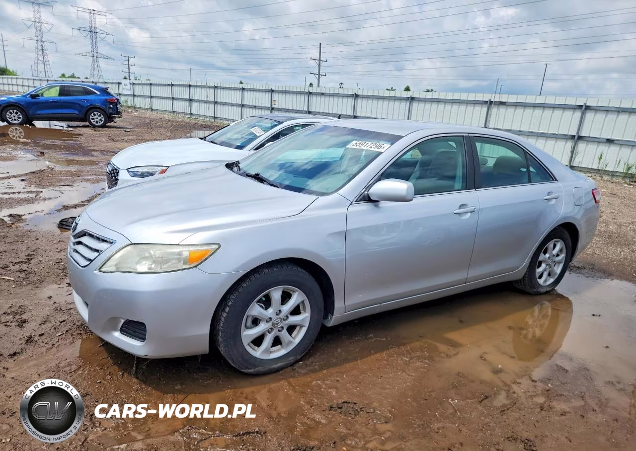 2011 Toyota Camry Le – zdjęcie 1 z 12