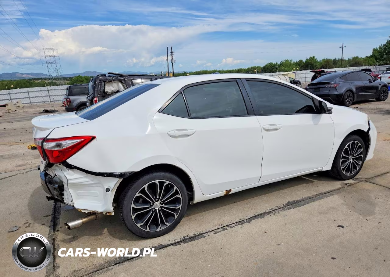 2015 Toyota Corolla S Plus VIN:5YFBURHE4FP188795 - 3