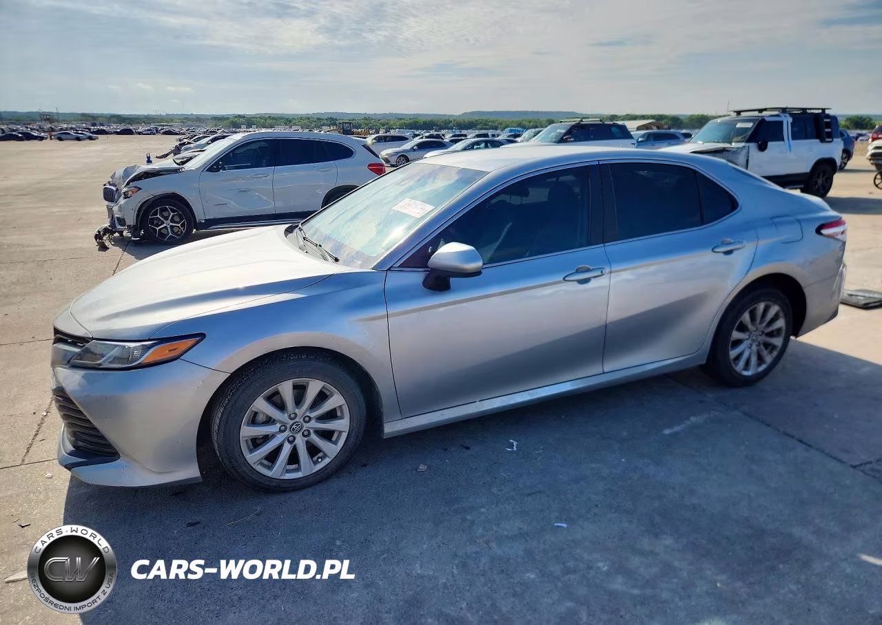 2018 Toyota Camry Le – zdjęcie 1 z 12