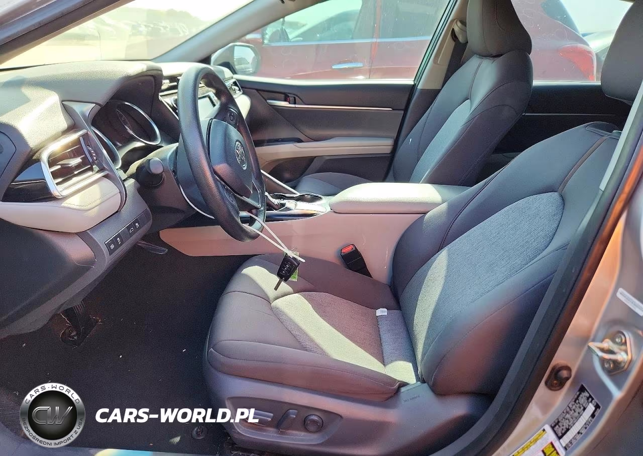 2018 Toyota Camry Le VIN:4T1B11HKXJU131668 - 7