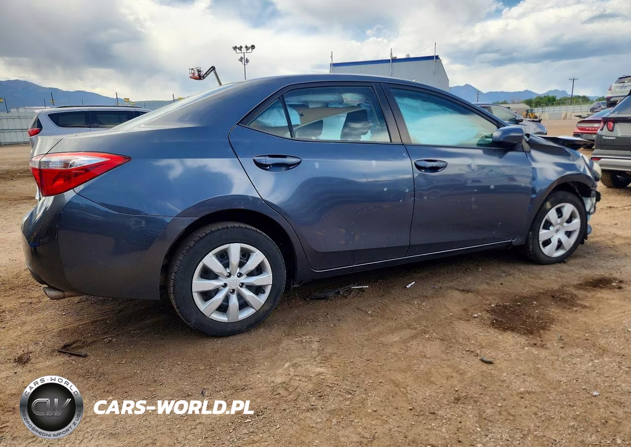2015 Toyota Corolla Le VIN:5YFBURHE6FP256059 - 3