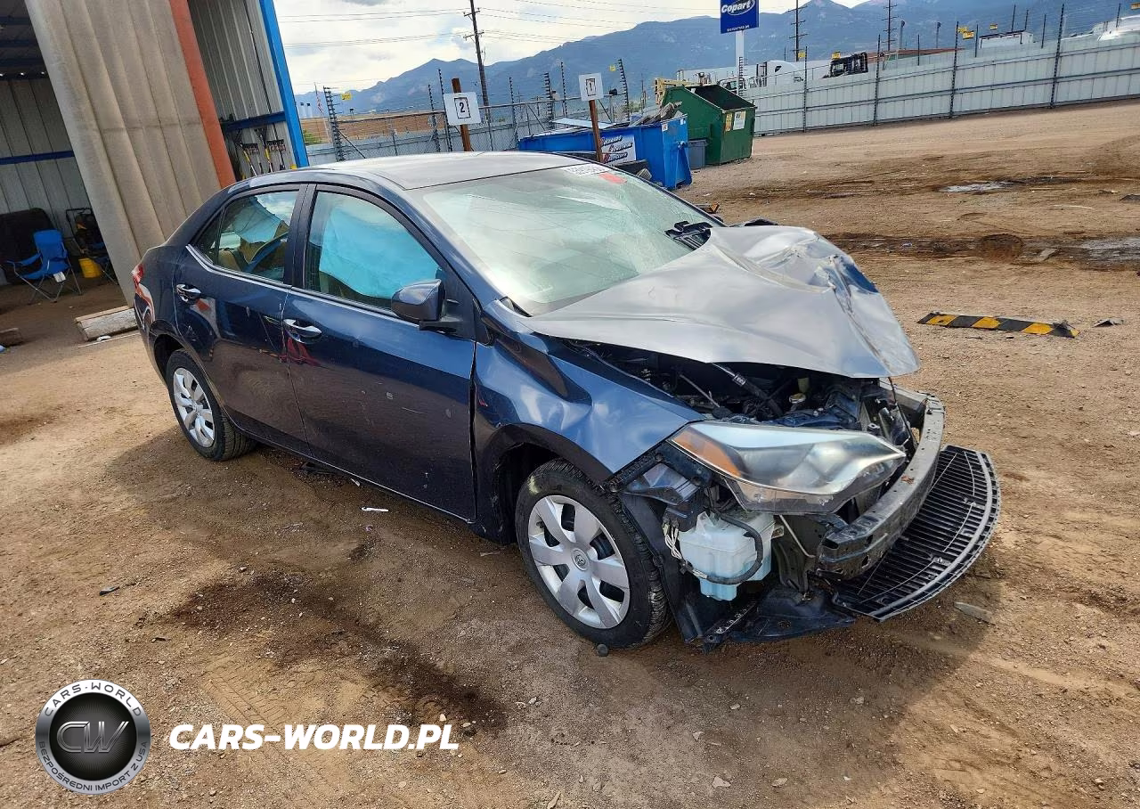 2015 Toyota Corolla Le VIN:5YFBURHE6FP256059 - 4