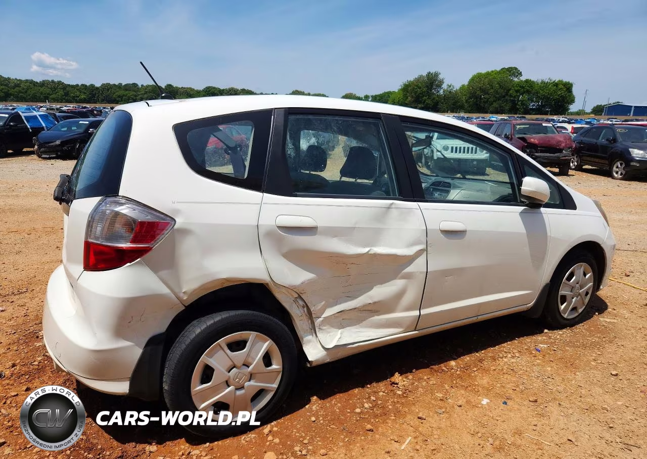 2013 Honda Fit VIN:JHMGE8G32DC015441 - 3