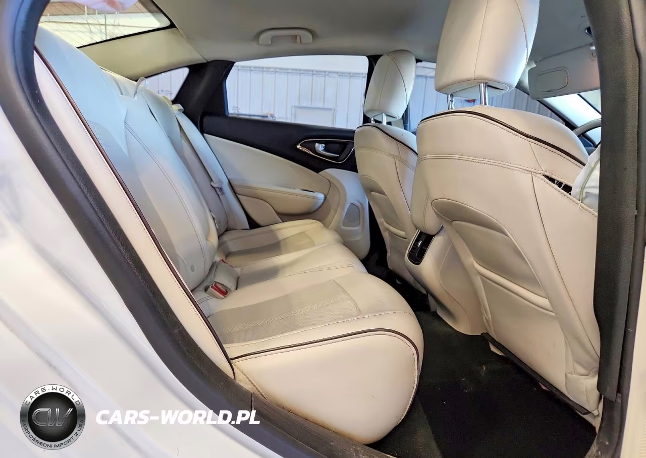 2015 Chrysler 200 C VIN:1C3CCCCG9FN728012 - 10