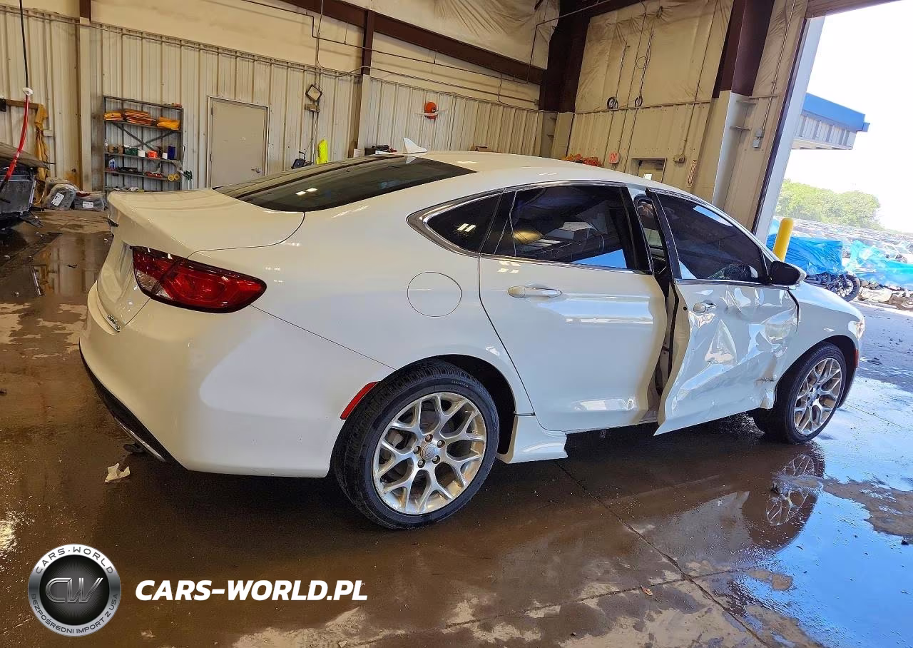 2015 Chrysler 200 C VIN:1C3CCCCG9FN728012 - 3
