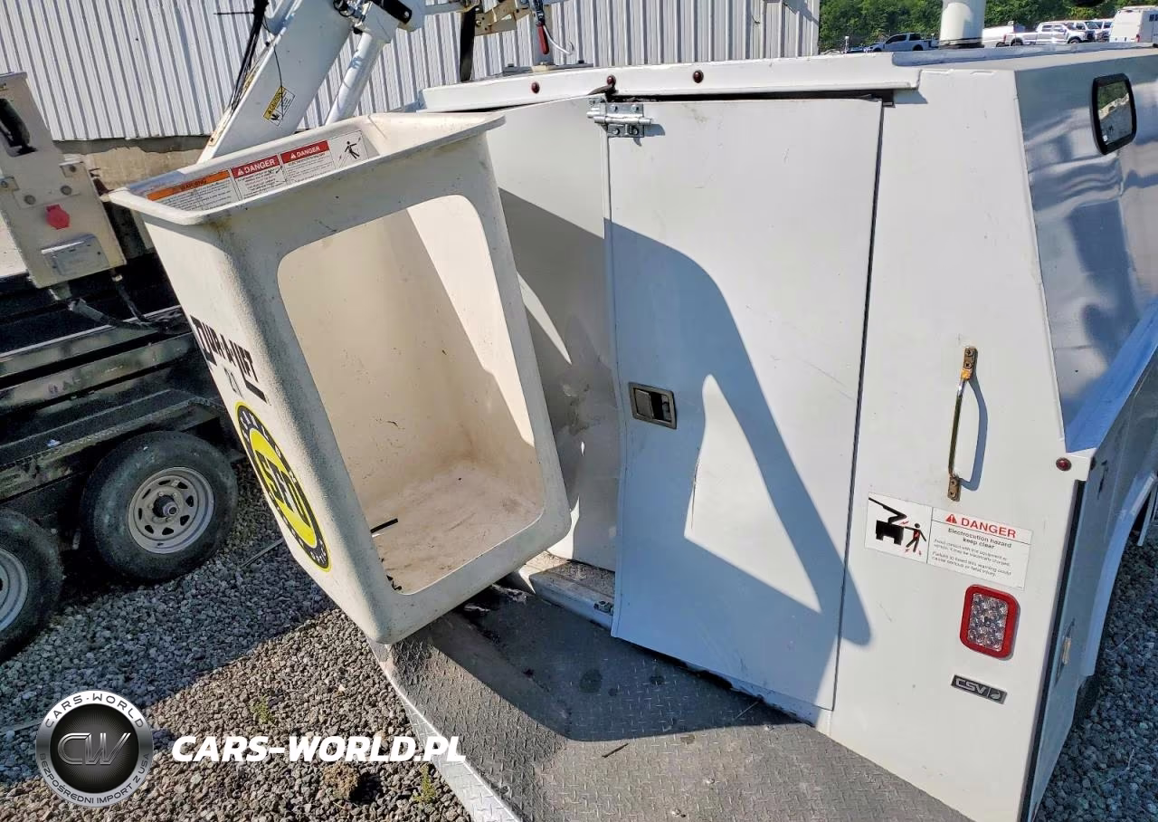 2024 Ford E350 Van With Bucket Lift VIN:1FDWE3FN9RDD08706 - 10