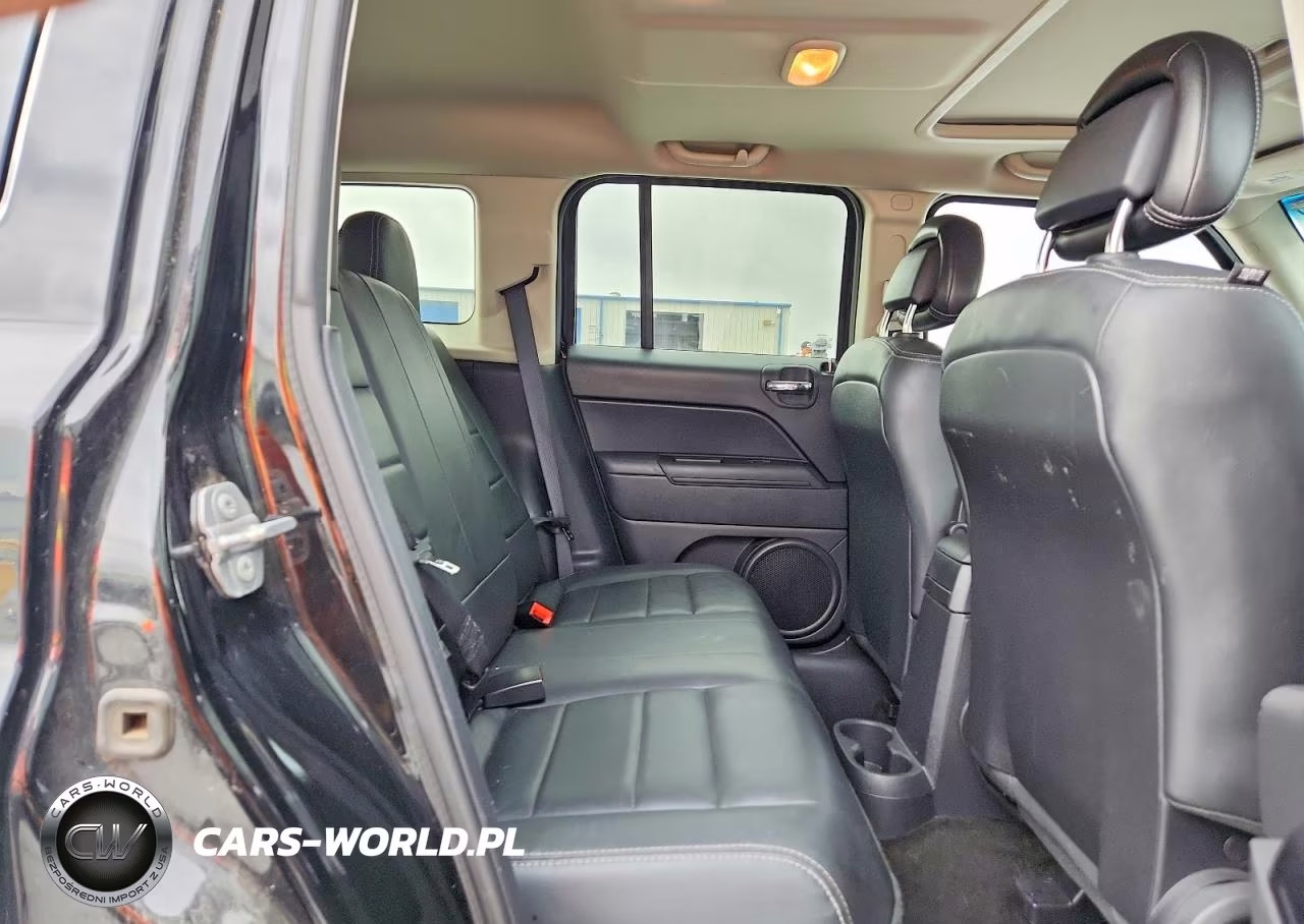 2016 Jeep Patriot Latitude VIN:1C4NJRFB7GD524104 - 11