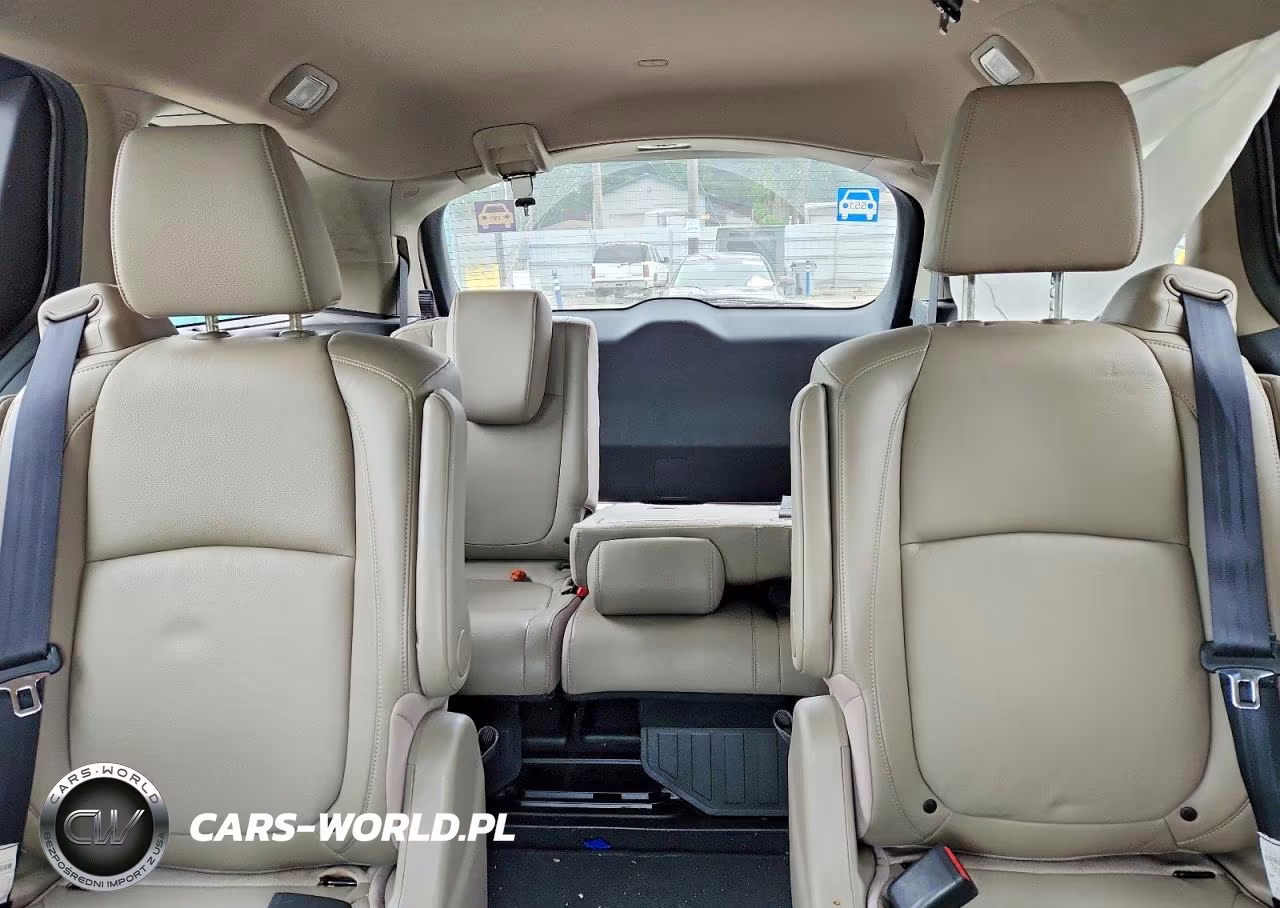 2018 Honda Odyssey Touring VIN:5FNRL6H8XJB009142 - 10