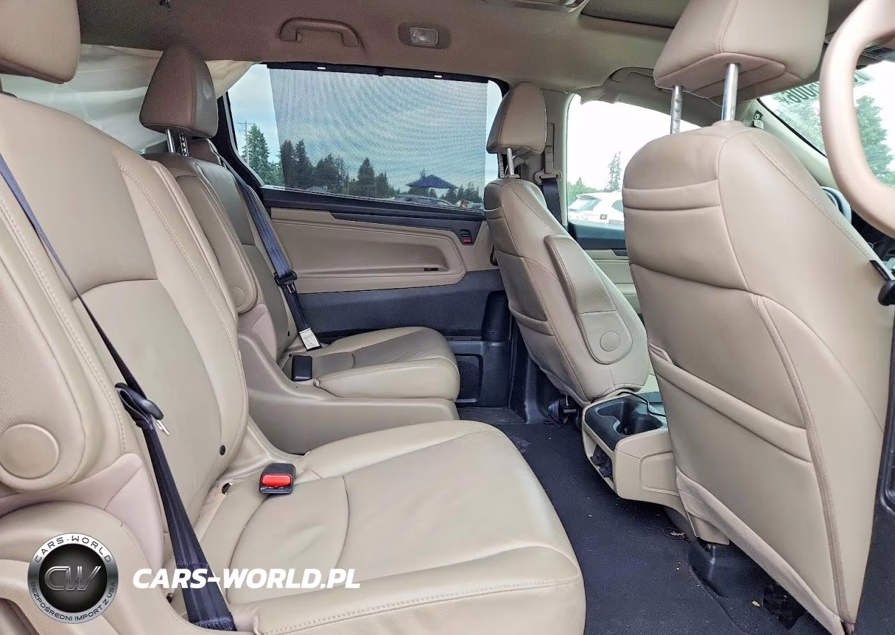 2018 Honda Odyssey Touring VIN:5FNRL6H8XJB009142 - 11