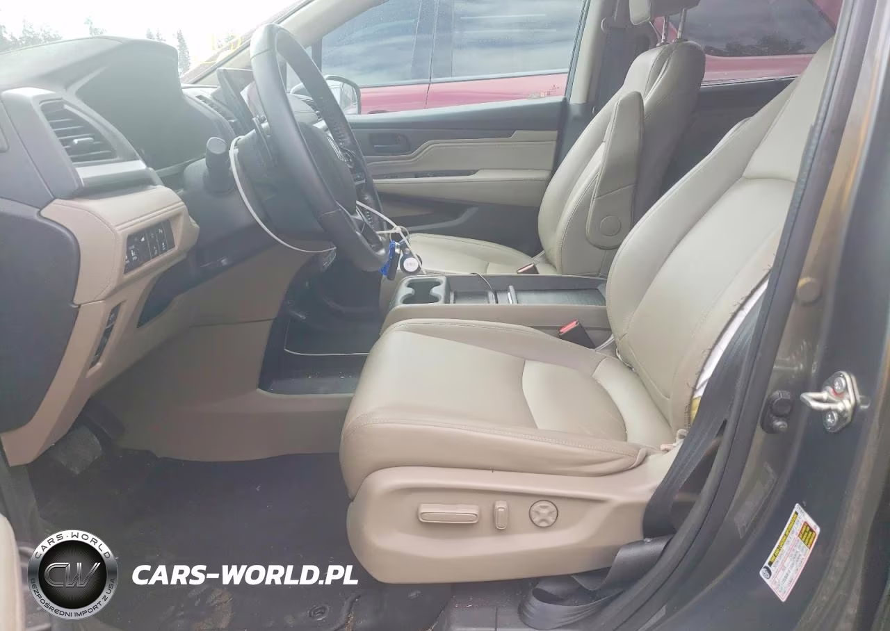 2018 Honda Odyssey Touring VIN:5FNRL6H8XJB009142 - 7