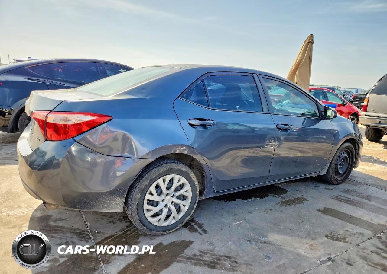 2017 Toyota Corolla Le VIN:5YFBURHE4HP574328 - 3